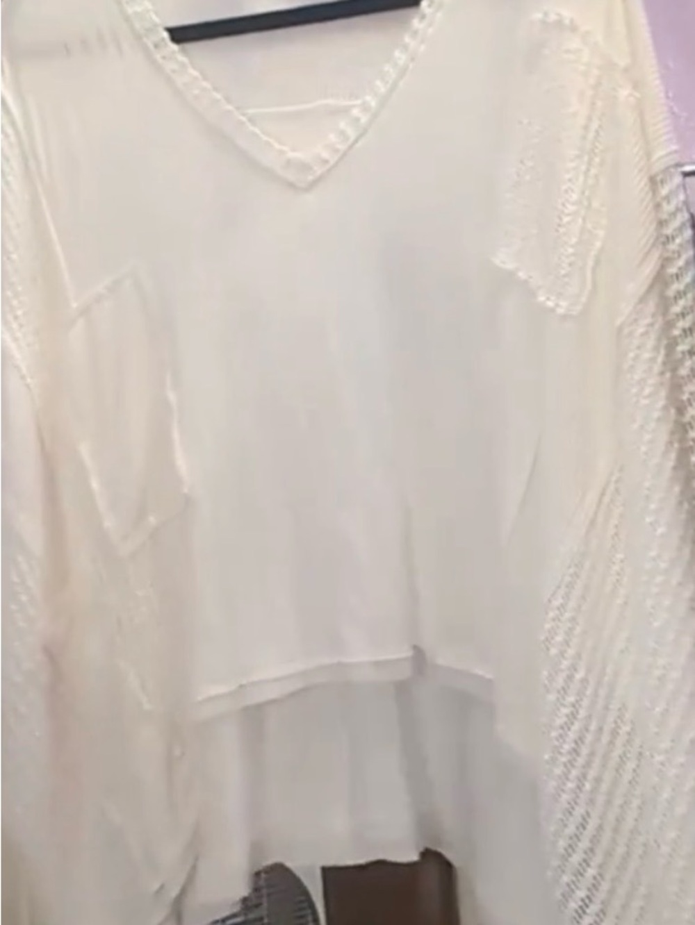 POL size med Women's White V-Neck Lightweight Layered Top PTP 42